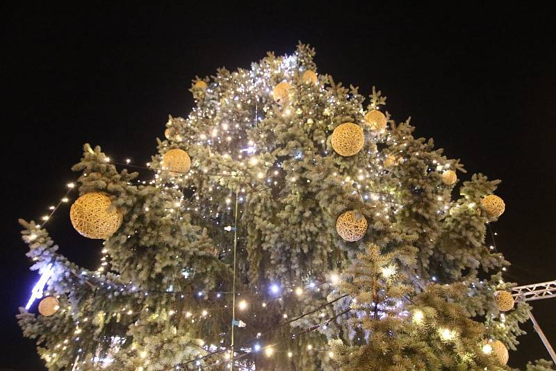 První adventní neděli 1. prosince byl na Mírovém náměstí v Ústí nad Orlicí zahájen tradiční Ústecký advent.