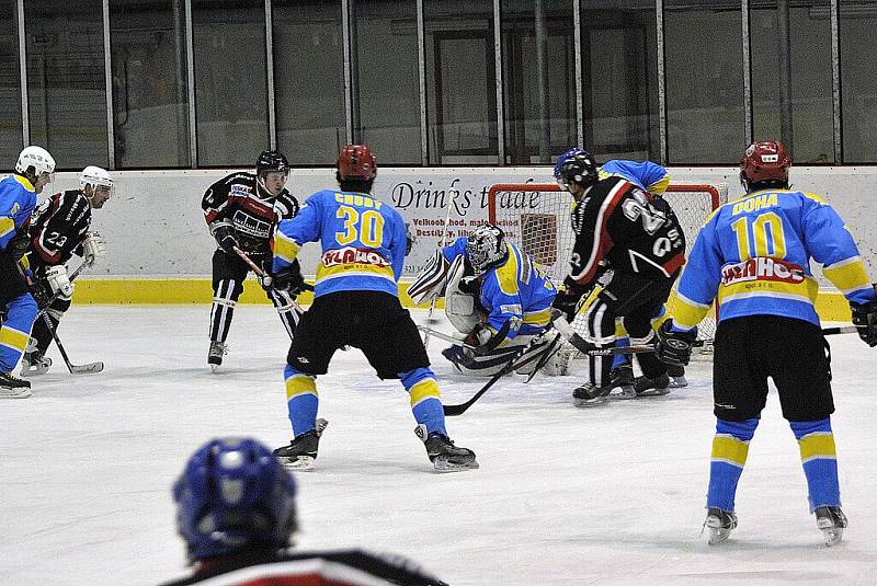 Pět stovek diváků vidělo dramatické střetnutí krajské hokejové soutěže mezi Českou Třebovou a Lanškrounem.