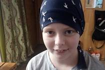 Jedenáctiletá Jasmína z Chocně bojuje s leukémií.