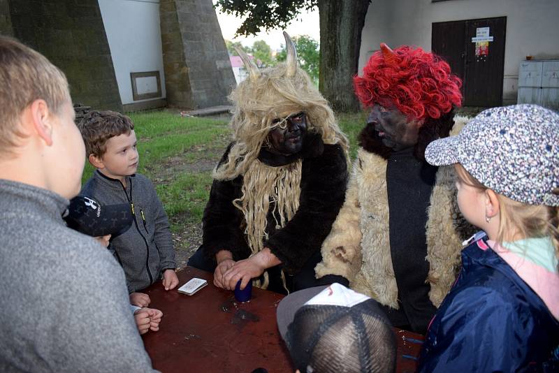 Noční strašidelné prohlídky v letohradském zámeckém parku.