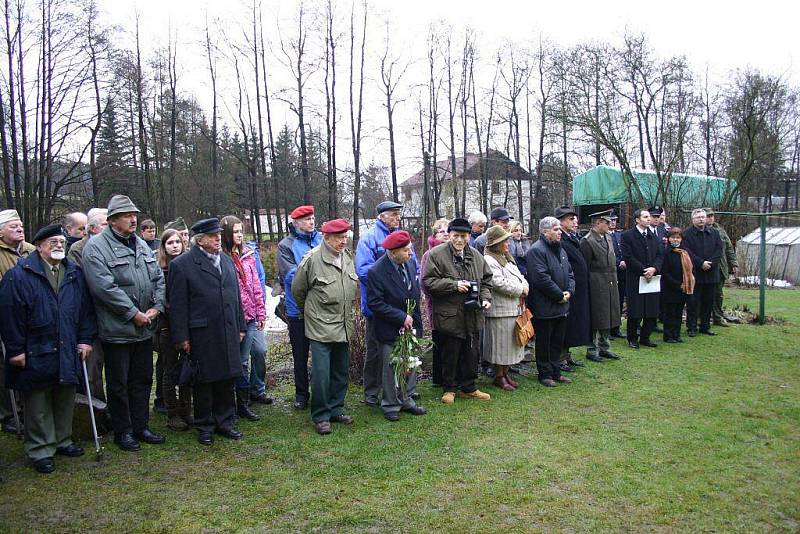 Pietní akt v Žamberku u příležitosti 66. výročí tragického konce skupiny BARIUM 15. ledna 2011.