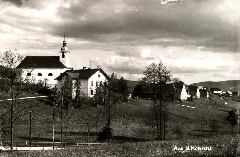 Střed obce, zhruba rok 1930.