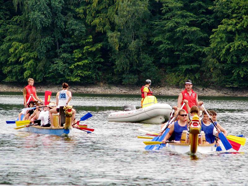 Závody dračích lodí na Pastvinách 2016.