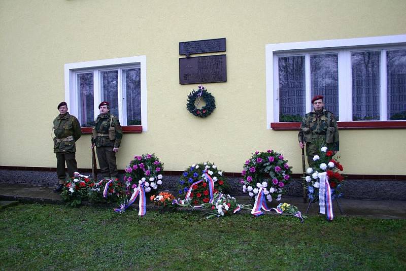 Pietní akt v Žamberku u příležitosti 66. výročí tragického konce skupiny BARIUM 15. ledna 2011.