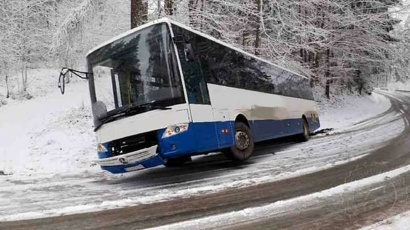 V Ústí nad Orlicí zapadl autobus, Foto: HZS PK