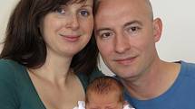 Valentýnka Bezruková se narodila v neděli 10. května v 6.27 v Mělníku. Vážila 3,2 kg a měřila 48 cm. Radují se z ní rodiče Monika Jindrová a Alex Bezrukov i sestra Mariánka z Kunvaldu. 