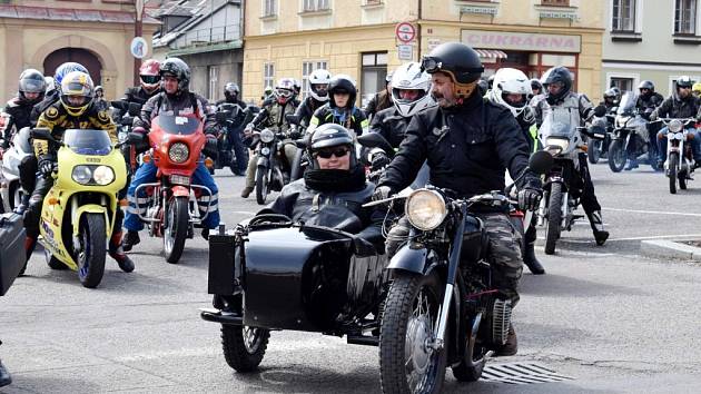 Zahajovací jarní jízda motorkářů z Letohradu.