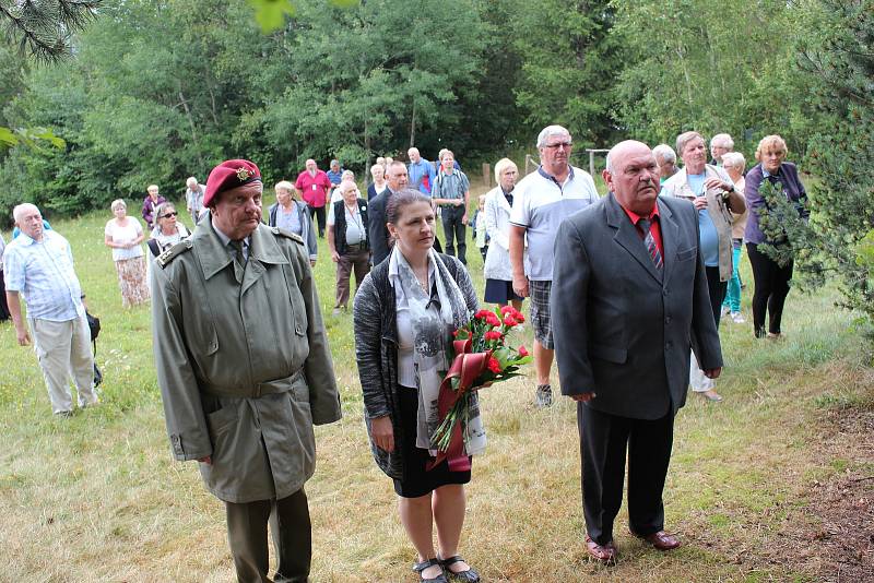Nad obcí Cotkytle u Lanškrouna se na začátku srpna konal 29. ročník setkání Čechů, Moravanů a Slováků.