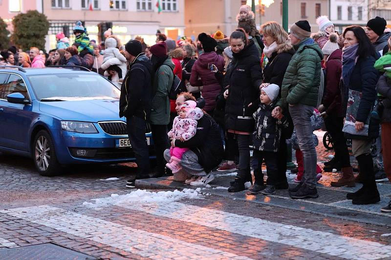 Čertovský rej řádil po vysokomýtském náměstí.