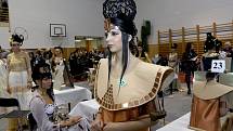 Ve vlasové tvorbě soutěžilo třiatřicet kadeřníků a kadeřnic, kteří tvořili na téma „Egypt“. 