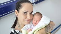 Mia Junková se narodila 24. 9. v 15.30 hodin. Vážila 2978 g a s rodiči Denisou Dostálovou a Michalem Junkem bude doma v Petrovicích.