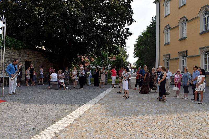 Až do 14. července trvá ve vysokomýtské Zvonici výstava zvaná Geometrie s ženskou křehkostí.