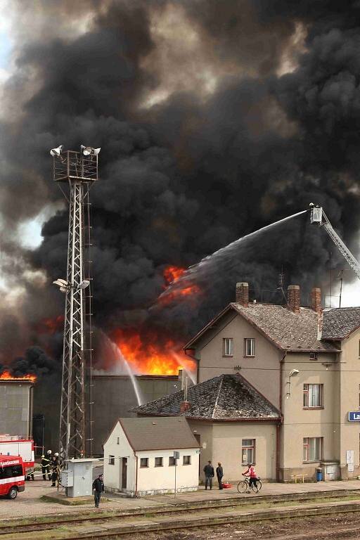 Požár bývalé galvanovny v Lanškrouně.