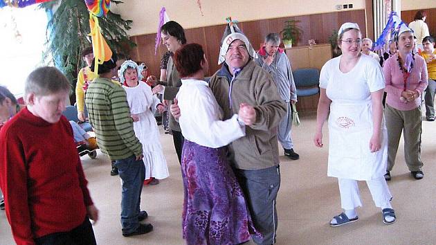 Karneval v Anenské studánce.