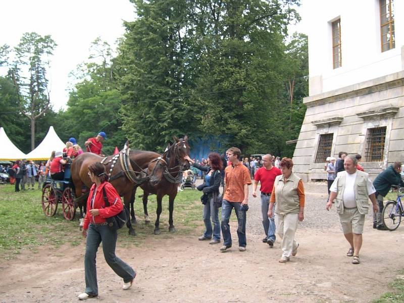 Otevírání zámečku v Rudolticích.