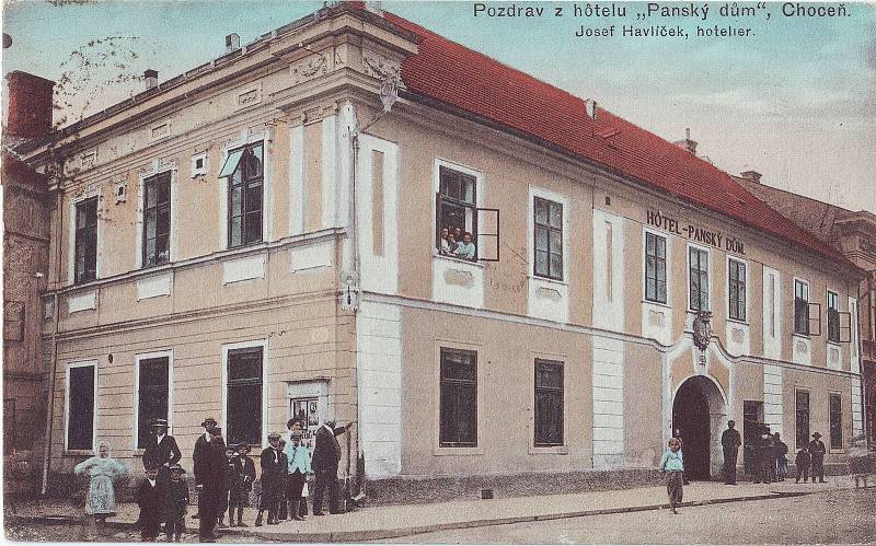Dobová pohlednice, Pozdrav z hotelu Panský dům - hoteliér Havlíček, Foto: Orlické muzeum Choceň