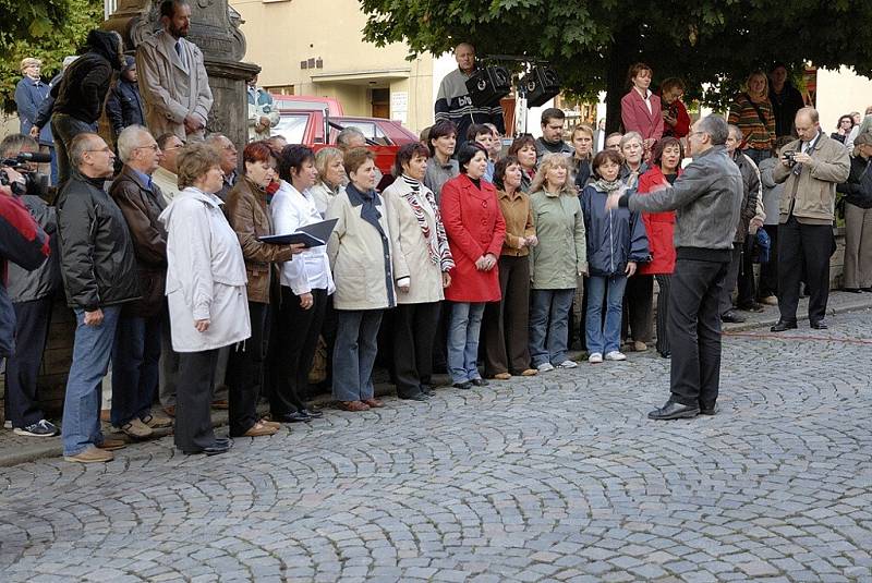 Ze sympozia a odhalení pamětní desky F. M. Klácelovi.