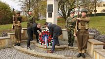 U památníků si připomněli Den válečných veteránů