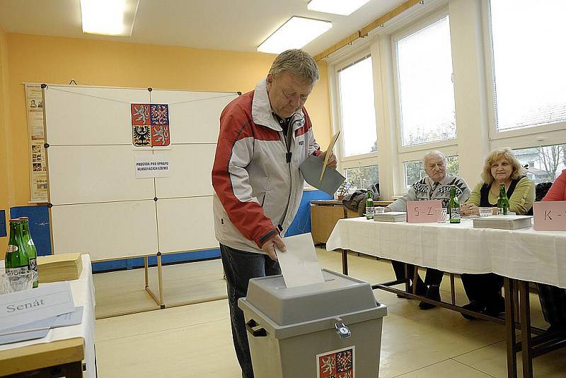 Volební místnost v ZŠ Ústecká. (Česká Třebová)