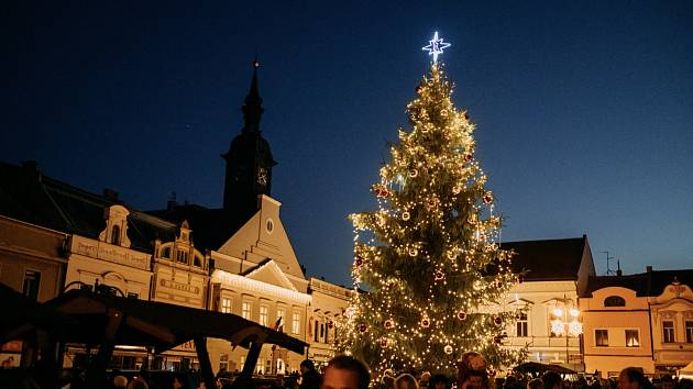 Rozsvícení vánočního stromu ve Vysokém Mýtě.