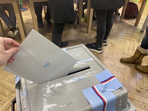 Lidé volí mezi Pavlem a Babišem v druhém kole prezidentských voleb.