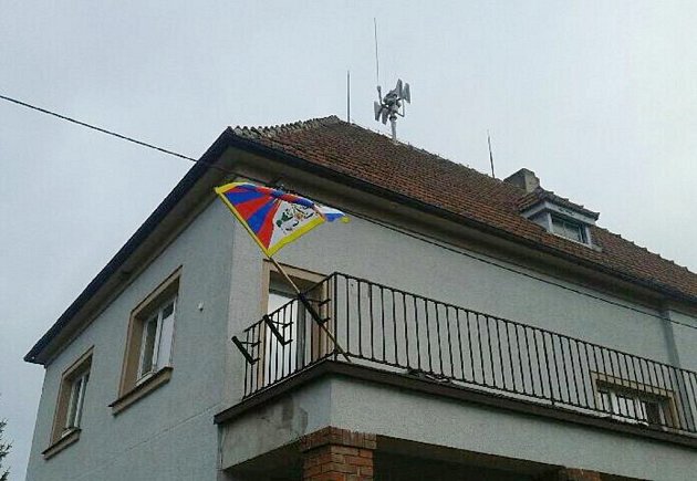 Tibetská vlajka v Dobříkově.