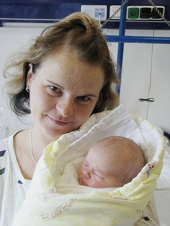 Adriana Pultrová bude doma v Radvanicích s rodiči Zuzanou a Davidem a sourozenci Patrikem a Markem. Narodila se 28. července v 8.58 a vážila 3,6 kg.