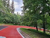 Silničáři dokončili opravu silnice Červená Voda - Suchý vrch.