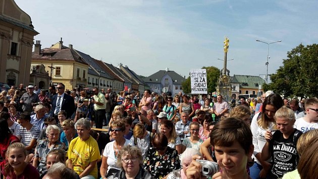 Na setkání nedorazili jen příznivci Miloše Zemana, ale i jeho kritikové.