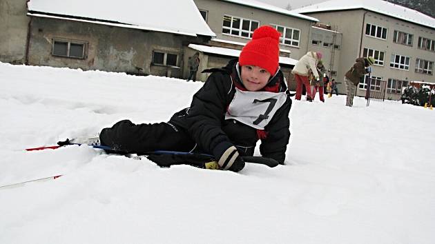 Speciální škola uspořádala závody v běhu na lyžích.