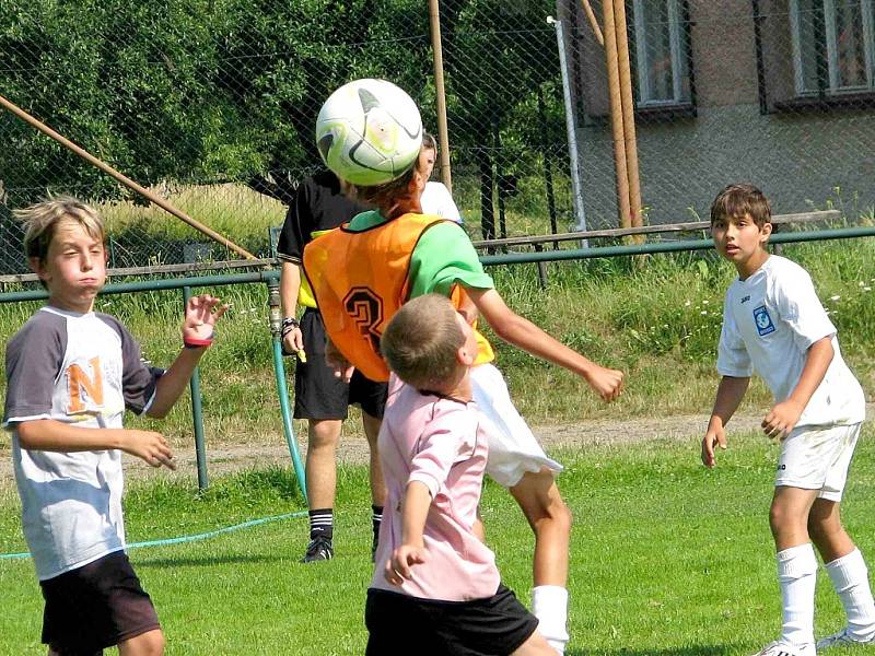 Fotbalové naděje v přípravném kempu získávají další zkušenosti.