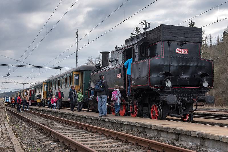 Parním vlakem na oslavy 170 let trati Česká Třebová Brno, to byl podtitul sobotních oslav výročí zahájení dopravy na trati do Brna.