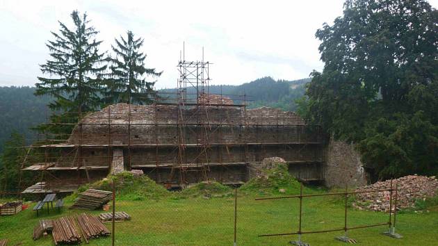 Státní hrad Litice je uzavřen kvůli opravě částečně zborcené stěny původního severního paláce.