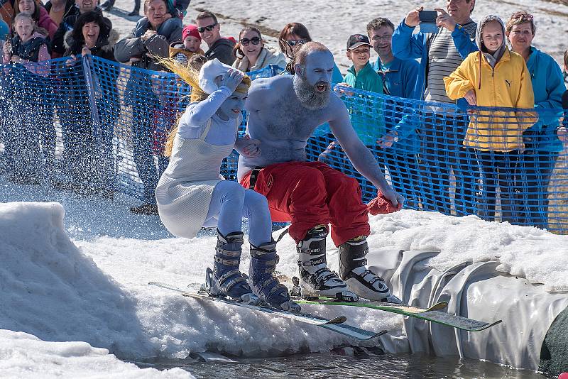 Přejíždění rybníčku v Českých Petrovicích 2019.