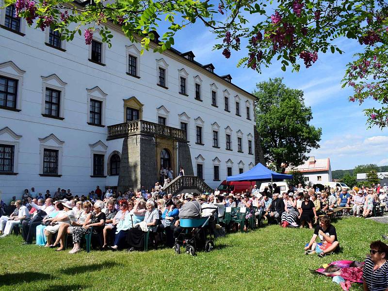 Z koncertu k 60. výročí ZUŠ Alfonse Muchy, který zakončil 28. ročník Mezinárodního hudebního festivalu Letohrad 2017.