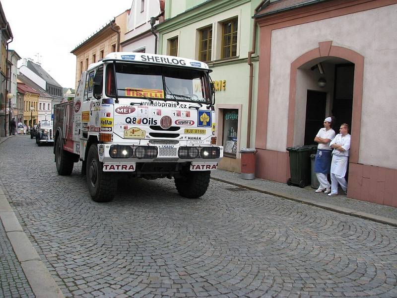 Součástí ÚSTECKÉHO AUTOSALONU se stala i páteční zastávka účastníků první etapy jízdy Trofeo Nike Bohemia 2008 na ústeckém náměstí. Automobily startovaly za Žamberku, z Ústí pokračovaly do České Třebové , Moravské Třebové a Litomyšle.