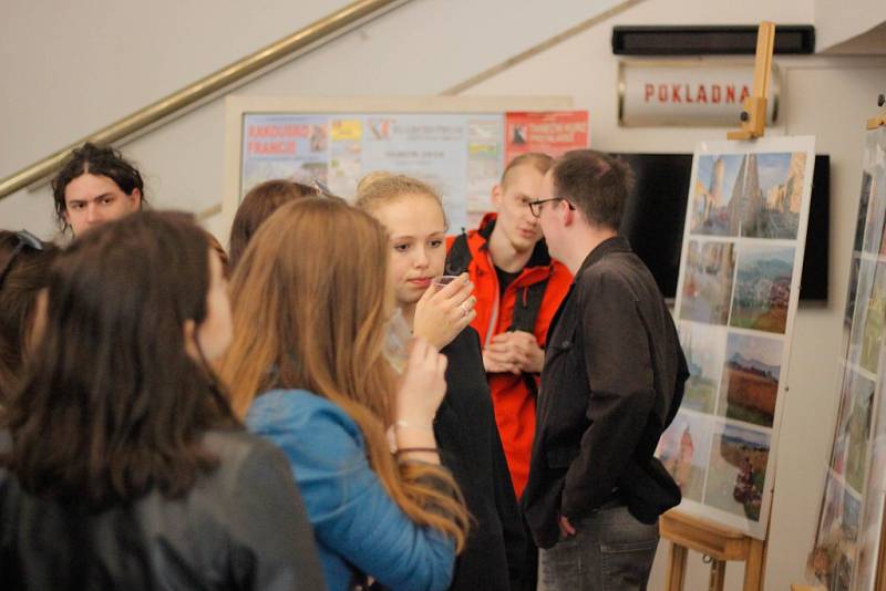 V ústeckém Roškotově divadle začala výstava prací studentů umprumky, které vytvořili na Slovensku.