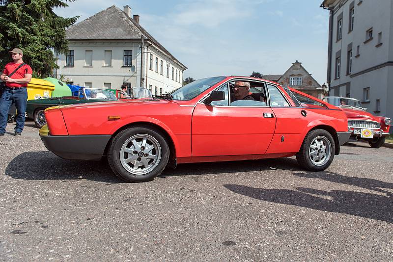 Veteran Car Club Červená Voda pořádal sraz historických vozidel.