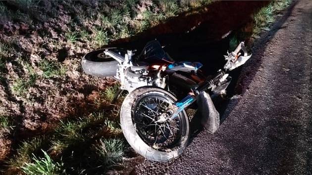 V Tisové na Orlickoústecku havaroval mladý motocyklista.