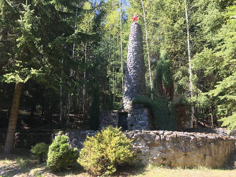 Památník a lesní hřbitov ve Vísce u Jevíčka