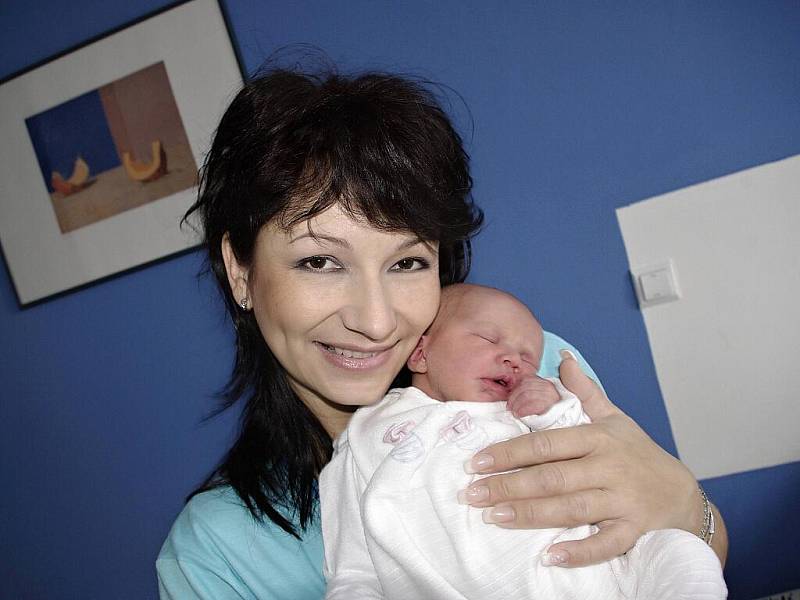 Denisa Menzelová je mladší sestra Terezky, narodila se 13. prosince v 9.48 hodin s hmotností 2,95 kg. Radost mají rodiče Helena Jebousková a Milan Menzel ze Žampachu.