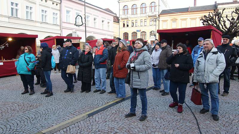 První adventní neděli 1. prosince byl na Mírovém náměstí v Ústí nad Orlicí zahájen tradiční Ústecký advent.