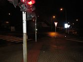 Na světelné křižovatce protínající ulici Královéhradeckou, Q. Kociana a Cihlářskou se ve čtvrtek 30. listopadu krátce po deváté hodině večerní střetlo hasičské nákladní vozidlo s osobním vozidlem značky Škoda Octavia Combi.