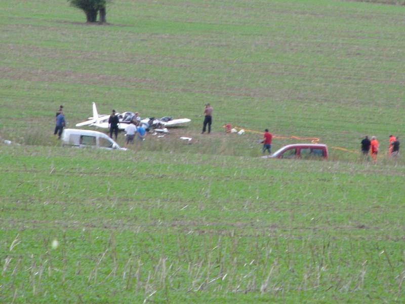 U obce Třebovice spadlo malé letadlo.