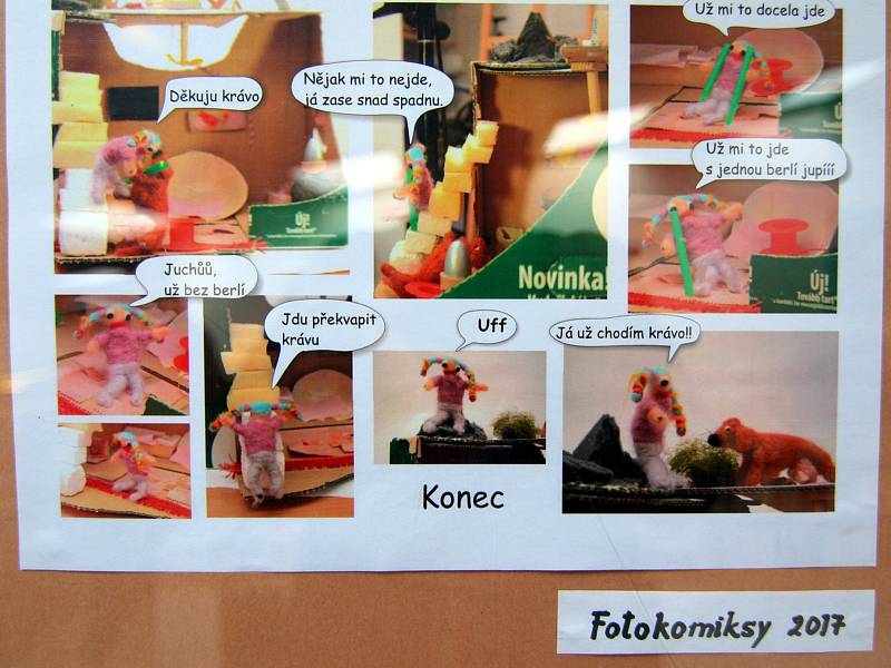 Výstava Jak obléknout knihu v knihovně v Ústí nad Orlicí.