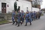 Členové Klubu přátel vojenské historie Pardubicko uctili při tradičním zimním pochodu památku obětí 1. světové války na Vysokomýtsku.