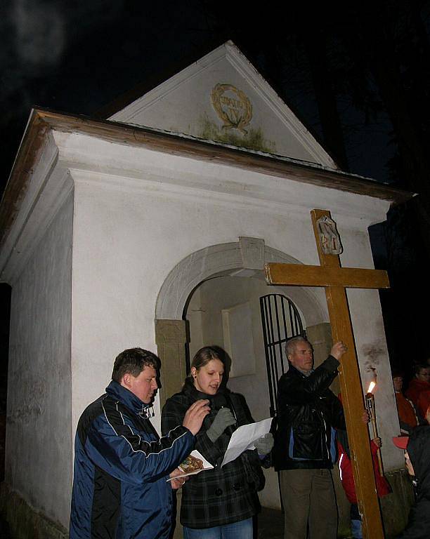Tradiční křížová cesta v Ústí.