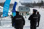 Na Dolní Moravě se ve čtvrtek dopoledne spustila lanovka na základě poskytovaní veřejné služby, jak tvrdí provozovatel.  Policie dorazila kolem třinácté hodiny.