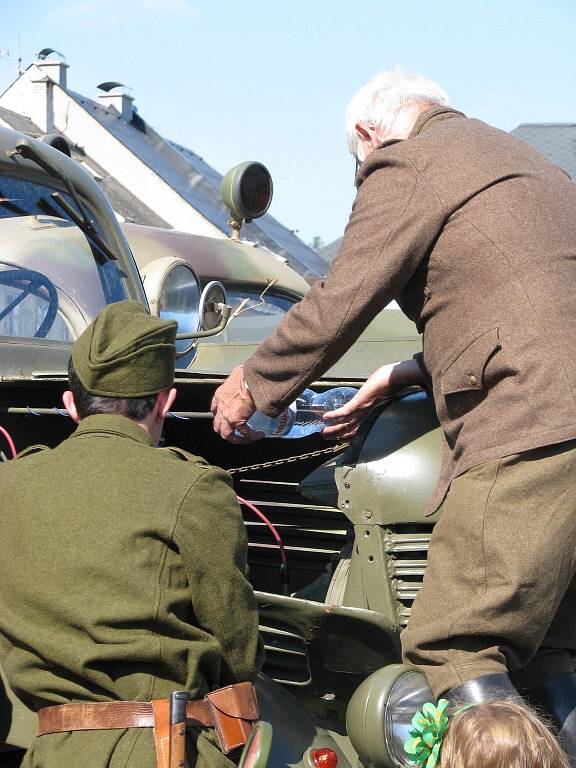 Spanilá jízda vojenské techniky zvala na Cihelnu také v Letohradu.
