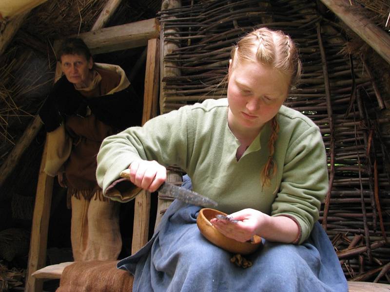 Festival živého pravěku v Křivolíku na téma svět mužů.